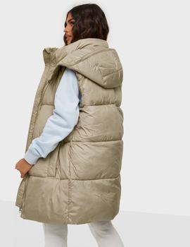 Chaleco beis largo con capucha tipo Puffer de ONLY
