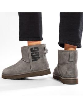 Bota de mujer UGG Classic mini Gris con logo engomado
