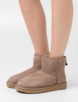 Botas Ugg Classic Mini color Caribou