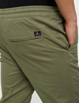 Pantalón chino verde con puños y cordones