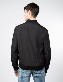 Bomber negra regular fit con logo y tape en contraste