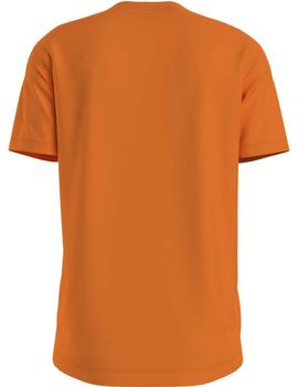 Camiseta naranja con monograma de Calvin Klein abajo