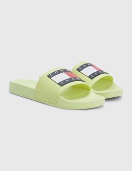 Chanclas verdes con logo en relieve essential de Tommy Jeans