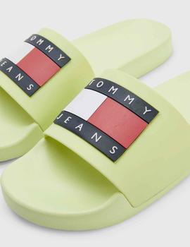 Chanclas verdes con logo en relieve essential de Tommy Jeans