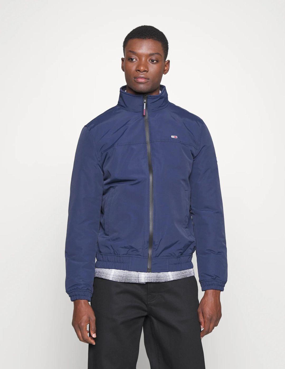 Cazadora báscica acolchada azul marino de Tommy Jeans