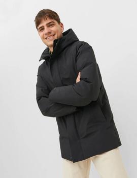 Parka negra con capucha en tejido técnico de Jack Jones