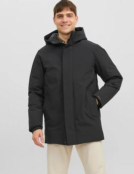 Parka negra con capucha en tejido técnico de Jack Jones