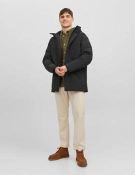 Parka negra con capucha en tejido técnico de Jack Jones
