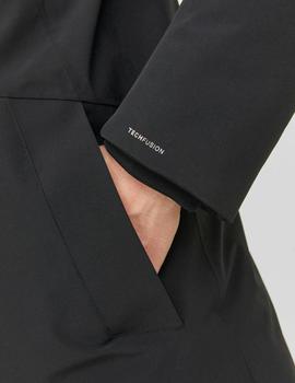 Parka negra con capucha en tejido técnico de Jack Jones