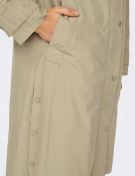 Parka beige impermeable con capucha Only