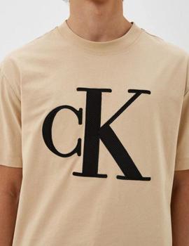 Camiseta beige perforted monologo Calvin Klein