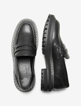 Zapato negro mocasin acharolado ONLY