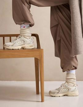 Zapatilla Beige de mujer New Balance MR530AA