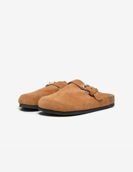Zueco de piel con hebilla color camel ONLHUSTON