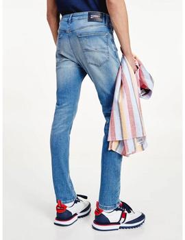 Vaquero TOMMY JEANS de corte skinny con zurcidos