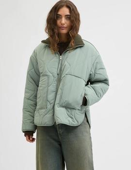 Chaqueta verde guateada con cuello alto Serena de JJXX