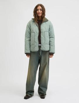 Chaqueta verde guateada con cuello alto Serena de JJXX